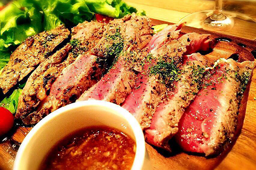 様々なお肉料理が楽しめます!